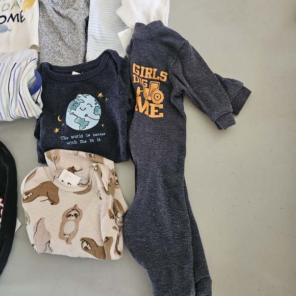 Assorted Baby Clothing Set - Picture 3 of 3